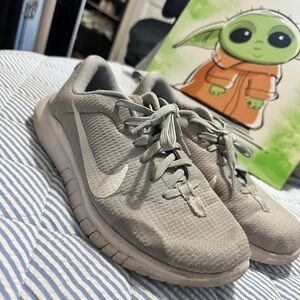 Nike Kids Light Gray Sneakers